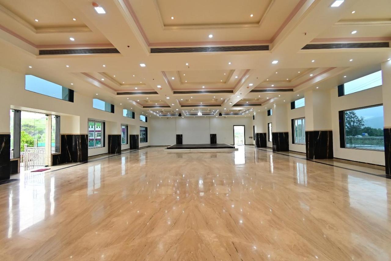 Vedika Garden Hotel Lonavala Exterior photo